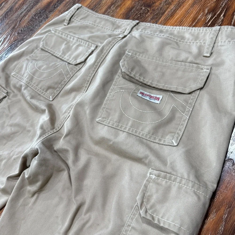 True Religion Size 31 Khaki Cargo Pants Tan Straight Leg Horseshoe Stitching 32